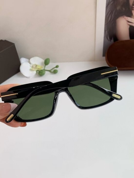 TOMFORD Unisex Sunglasses - Stylish and Trendy Sunglasses main image 4